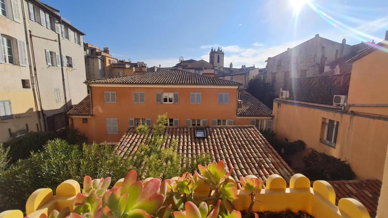 Sunny Apartment With Nice View In History City Center Aix-en-Provence Eksteriør billede
