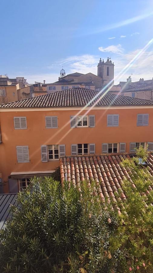 Sunny Apartment With Nice View In History City Center Aix-en-Provence Eksteriør billede